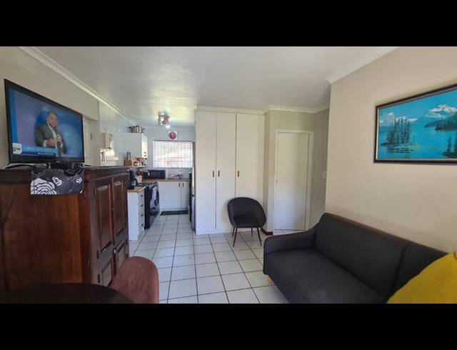 1 BEDROOM PROPERTY TO RENT IN STRAND CENTRAL